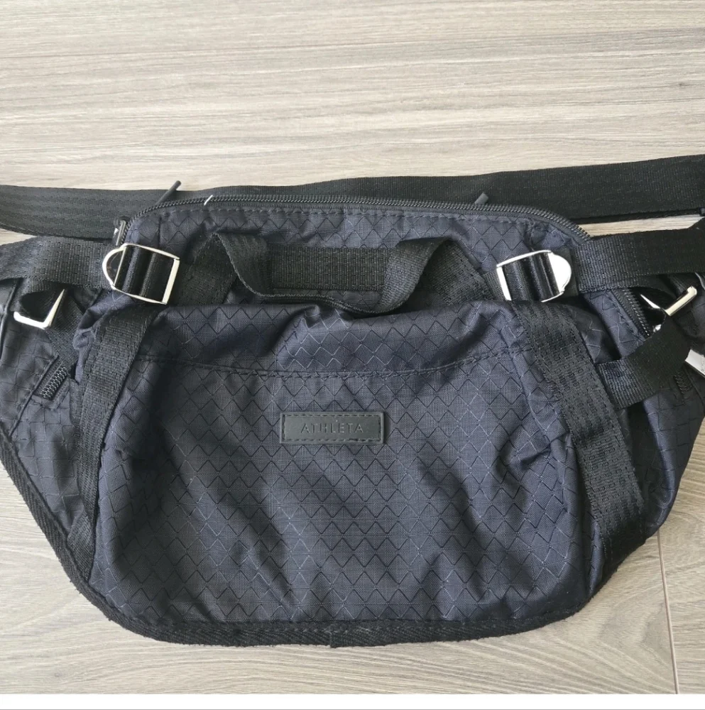 Athleta Excursion Crossbody Waist Ripstop Belt Bag Black Nylon Lightweight Large - Picture 3 of 11
